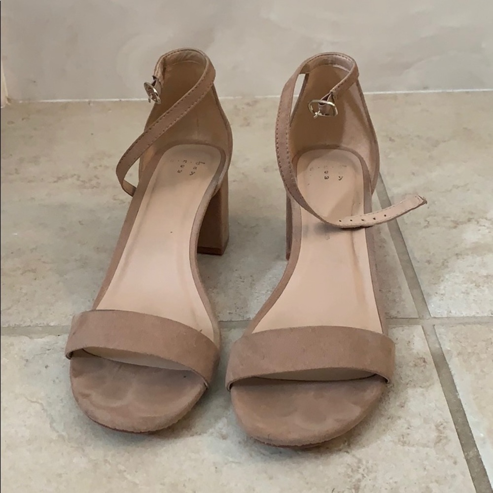 Open toe, low heel sandals